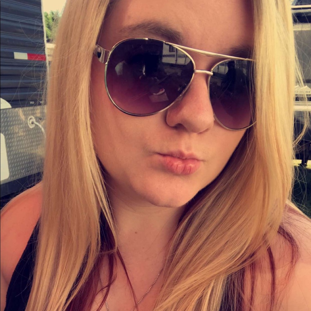 Meet your Posher, Alexis